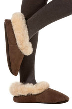 Alpaka Pantoffeln Fell Beige am Fuß
