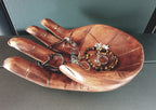 Holzschale Hand
