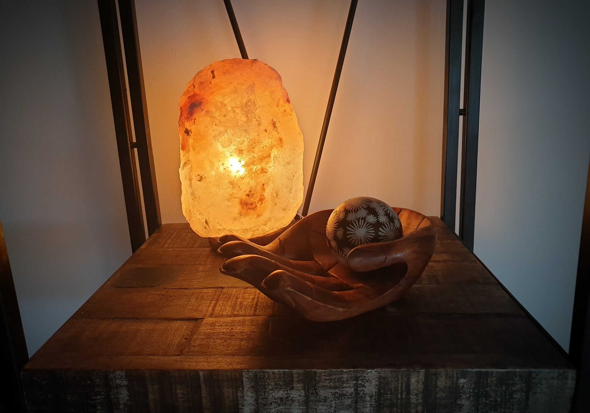 Holzschale Hand
