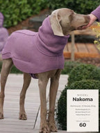 Wollwalkmantel in Mauve an Weimaraner mit Größenangaben