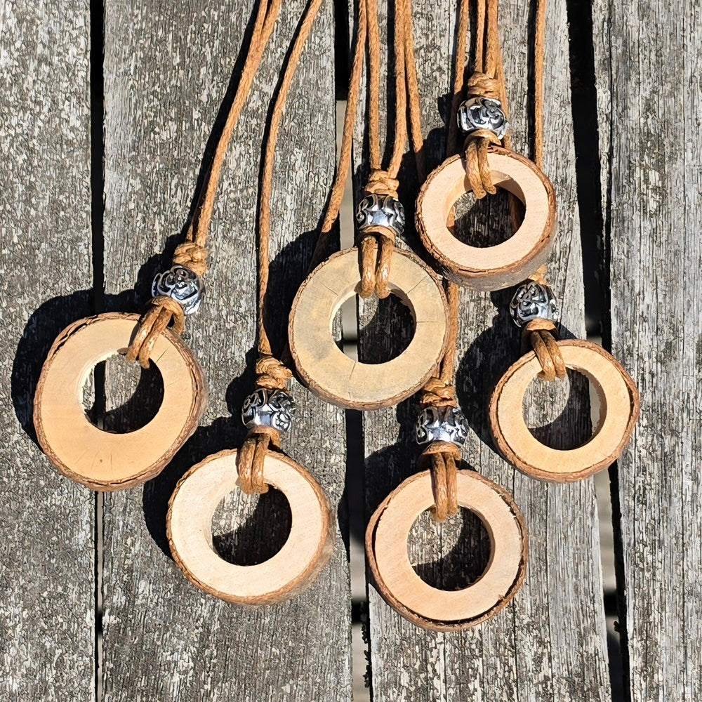 Lange Kette mit Astscheibe