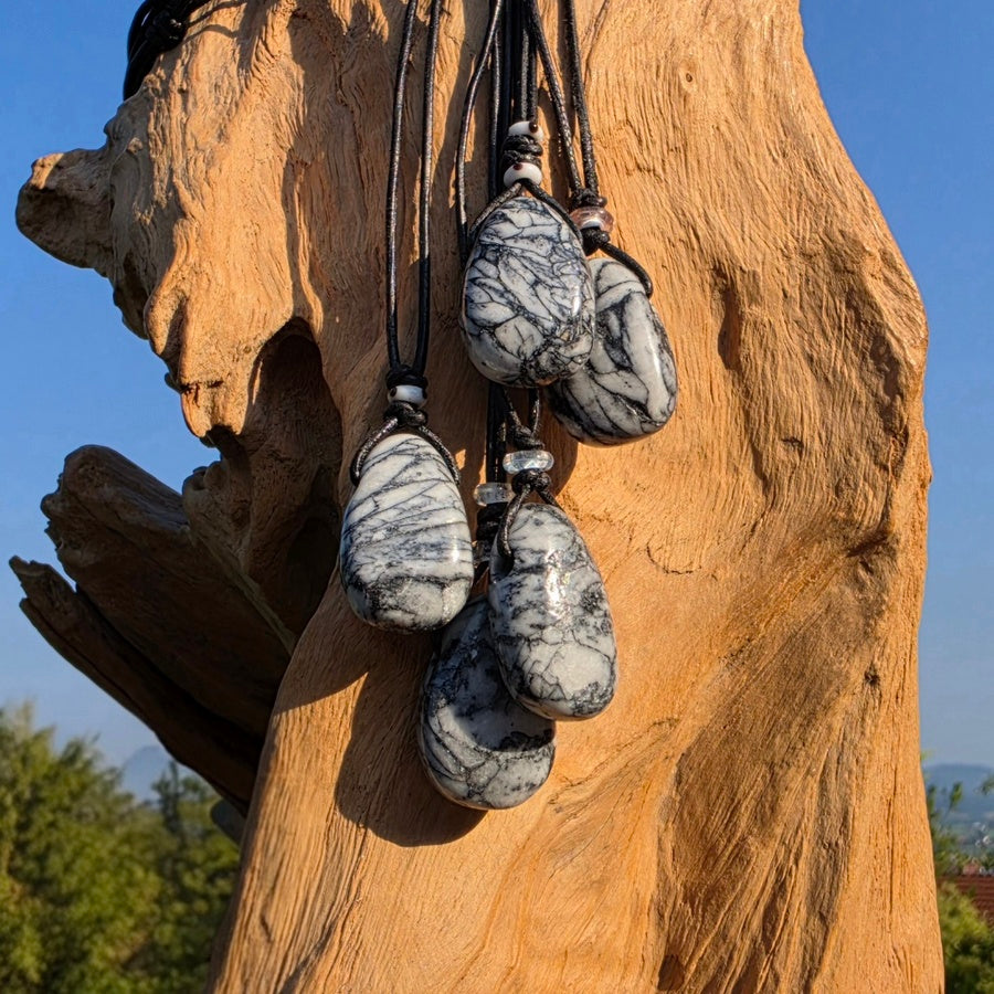 Pinolith Trommelstein Lederkette