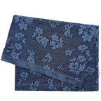 Bio-Baumwoll- Loop in Saphirblau Floral umgeschlagen