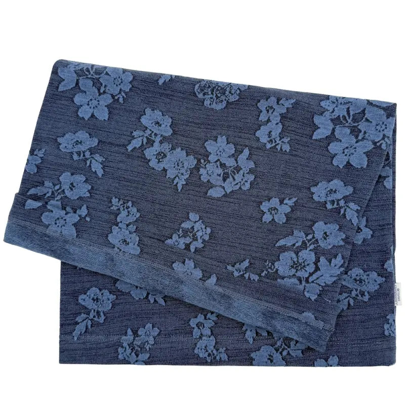 Bio-Baumwoll- Loop in Saphirblau Floral umgeschlagen