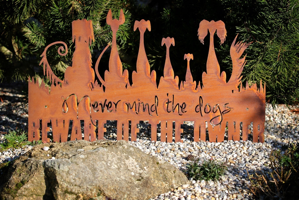 Never Mind The Dogs Schild