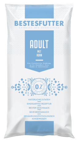 Adult mit Huhn