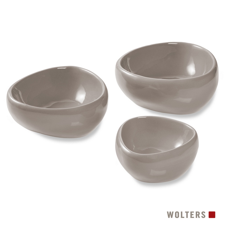 Beigebraungraue Keramikhundenäpfe in drei Größen in Dreiecksform mit runden Ecken