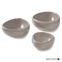Beigebraune Keramikhundenäpfe in drei Größen in Dreiecksform mit runden Ecken