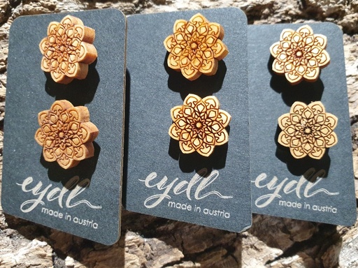 drei Paar Ohrstecker aus Holz in Mandalaform